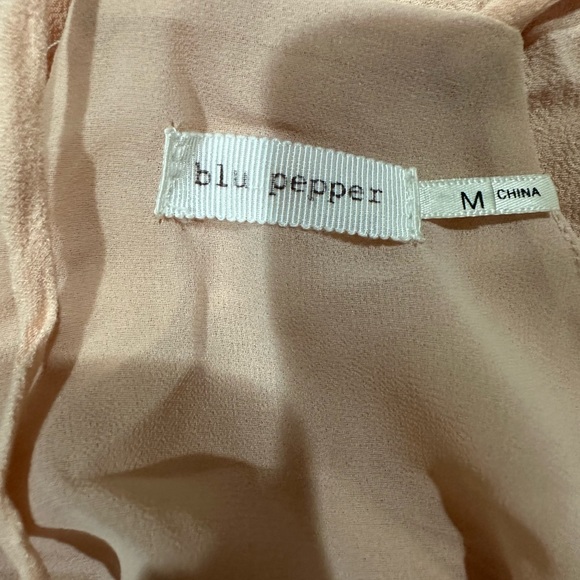 Flowy rhinestone peach tank top - Picture 3 of 3